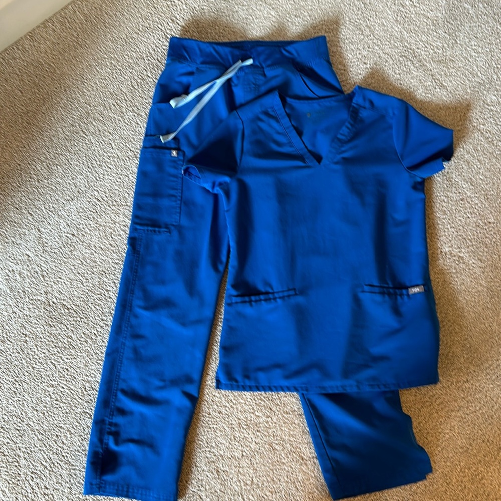 Figs scrub set xs top, s bottom